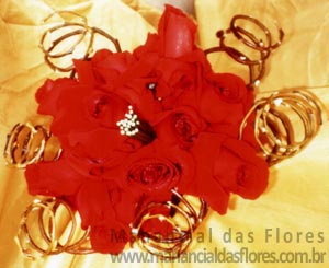 Bouquet de Rosas Colombianas com rococó em sua volta