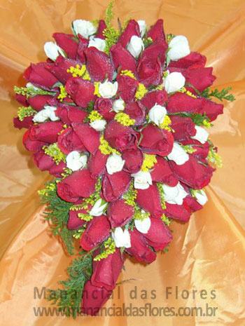 Bouquet cacho de uva de rosas com mini rosas