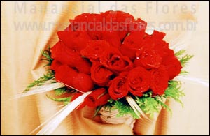 Bouquet de rosas vermelhas com trigo