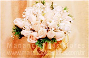 Bouquet de rosas champagne com egipsophila