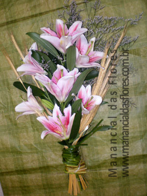 Bouquet braçada de lírios