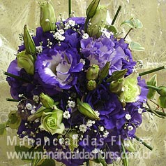 Bouquet de  Lisiantos com junco  e egipsophila