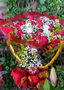 Buquet com 24 Rosas Nacionais